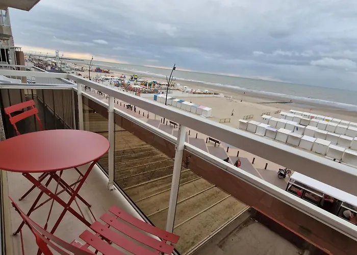 Апартаменты Alizee Met Frontaal Zeezicht *